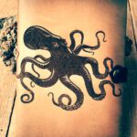 Cuaderno de cuero con grabado de pulpo en tapa
